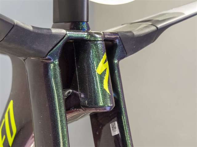 MihoCがトライアスロンを共に戦う新たなパートナー「SHIV DISC」を手に