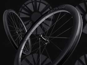 �t���b�g�`�󂪓����A�ő��̃O���x���z�C�[��